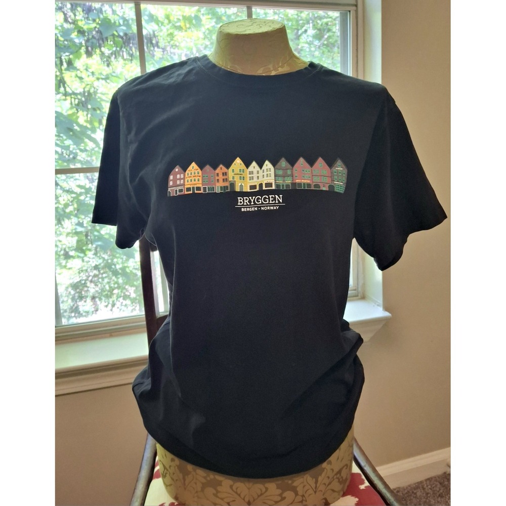 Bryggen Women's Bergen Norway Graphic T-shirt Size Med Black Short Sleeve Casual